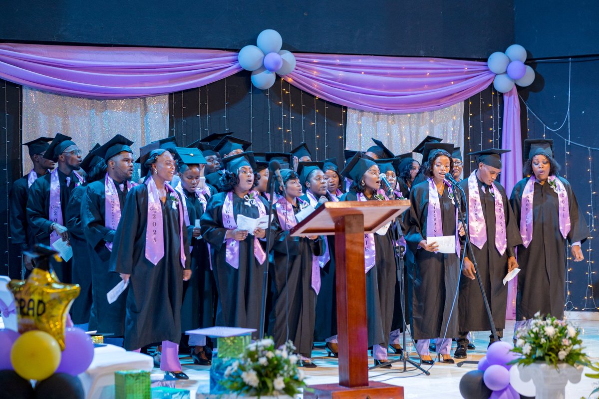 etzeremile's tweet photo. 🔵🔴 Très honoré d’avoir été choisi par l’École Hôtelière Marie Auxiliatrice de la Congrégation des Soeurs Salésiennes de Don Bosco pour être le parrain des promotions Warriors et Phare. Je salue mes filleuls, qui sont désormais des diplomés en cuisine et pâtisserie, service de bar-restaurant et hébergement. Mes félicitations encore une fois. Je suis fier de vous. Du succès continu. Une salutation spéciale à la Directrice Soeur Mickerlyne Cadet pour son leadership. 🔵🔴