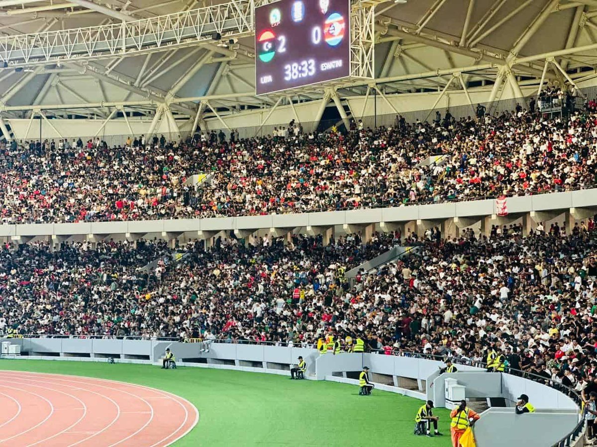 نائب رئيس الوزراء يشارك رفقة أعضاء مجلس النواب والوفود المحلية والدولية في مؤازرة المنتخب الوطني خلال ضمن التصفيات الأفريقية. 

بنغازي 9- سبتمبر 2025

شارك نائب رئيس مجلس الوزراء بالحكومة الليبية السيد علي القطراني في مؤازرة ودعم المنتخب الوطني لكرة القدم في مدرجات ملعب بنغازي