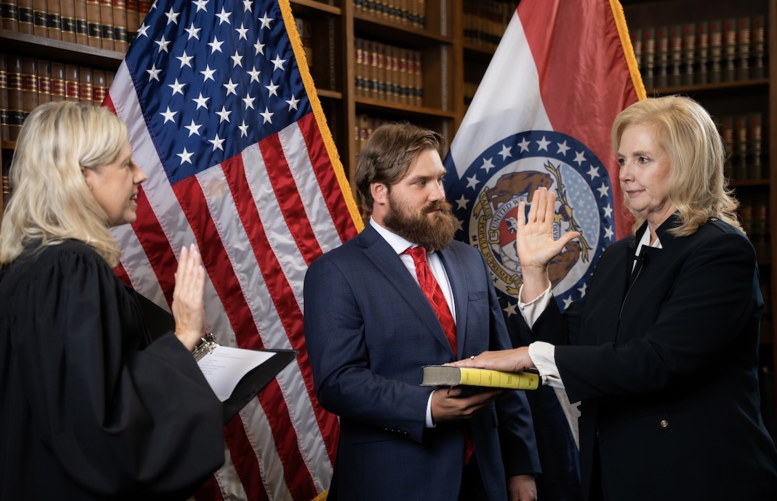 Today, Catherine L. Hanaway was sworn in as Missouri’s 45th Attorney General.

A talented prosecutor and proven public servant, Catherine has built her career around protecting Missouri families.

We look forward to working with General Hanaway to enforce the rule of law, protect