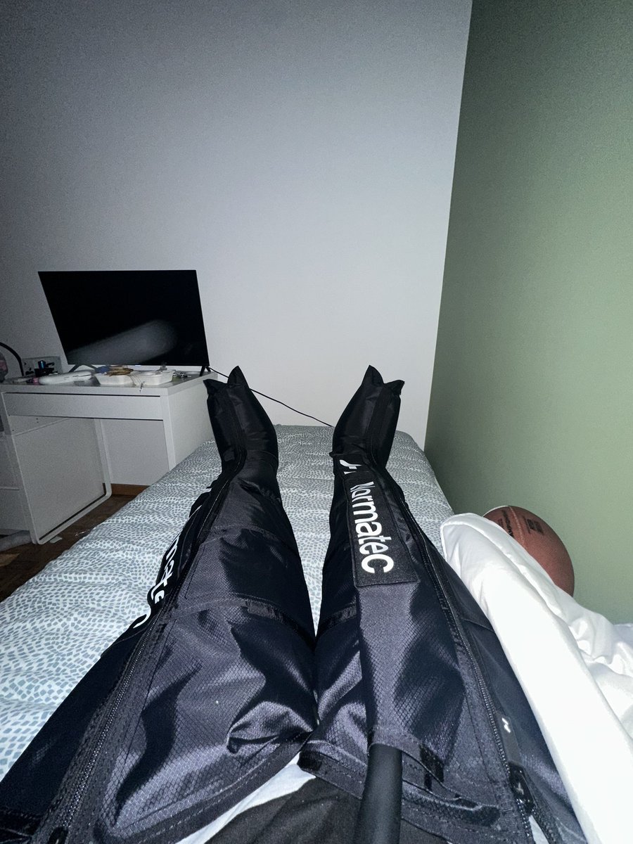 Mikeyhunt727's tweet image. Strength built @RCIFootball_ with @PUMA + @MoveInsoles 
Recovery powered by @Hyperice 

#HuntMode #GlobalDB