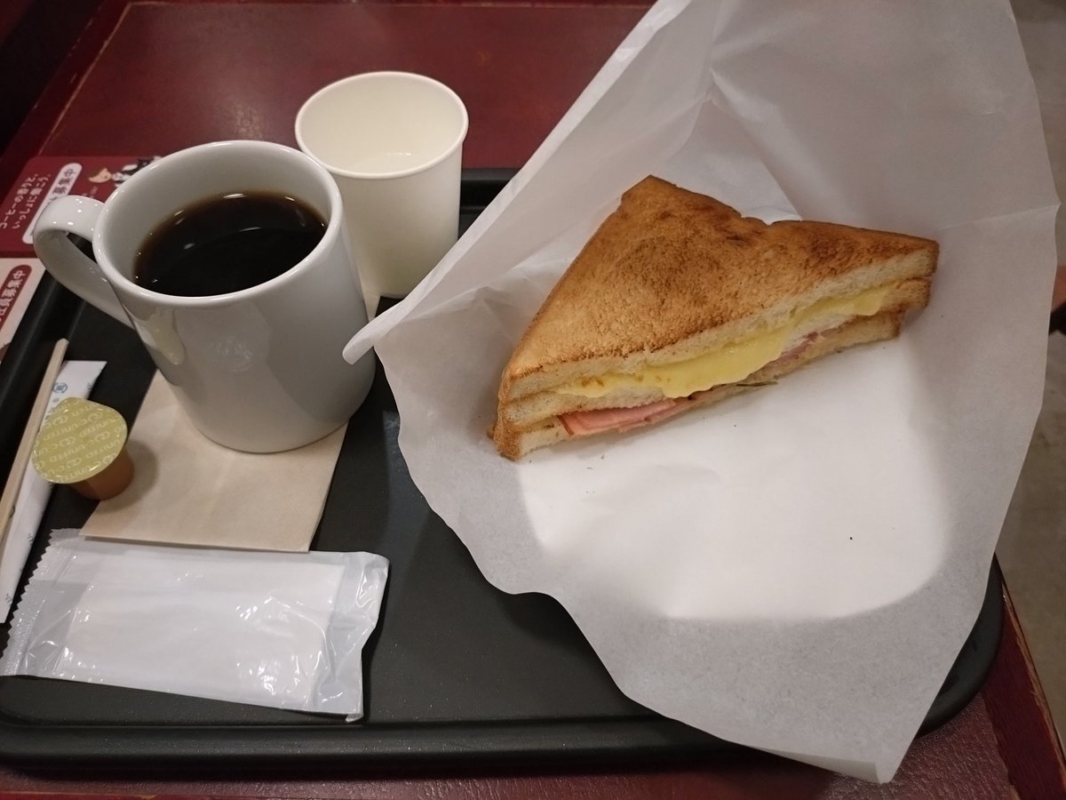 カフェ・ベローチェ「モーニングC トーストサンド とろ～りチーズ＆ハム モッツァレラチーズ」