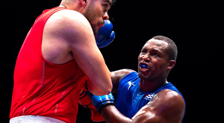 🥊El cinco veces campeón del orbe Julio César la Cruz venció este lunes por decisión unánime al iraní Amir Esmaeili y avanzó a los cuartos de final del Campeonato Mundial de Boxeo, que transcurre en Liverpool, Reino Unido.

🔗acortar.link/3YSkM0