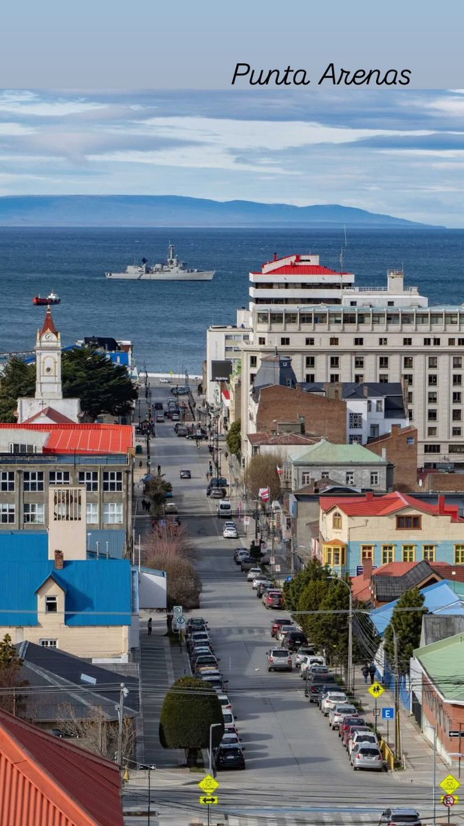 Punta Arenas en el Estrecho de Magallanes frente a Tierra del Fuego 

Una de las ciudades más hermosas de Sudamérica 

Capital del extremo sur del continente 

Foto de hoy de la Armada 
#puq