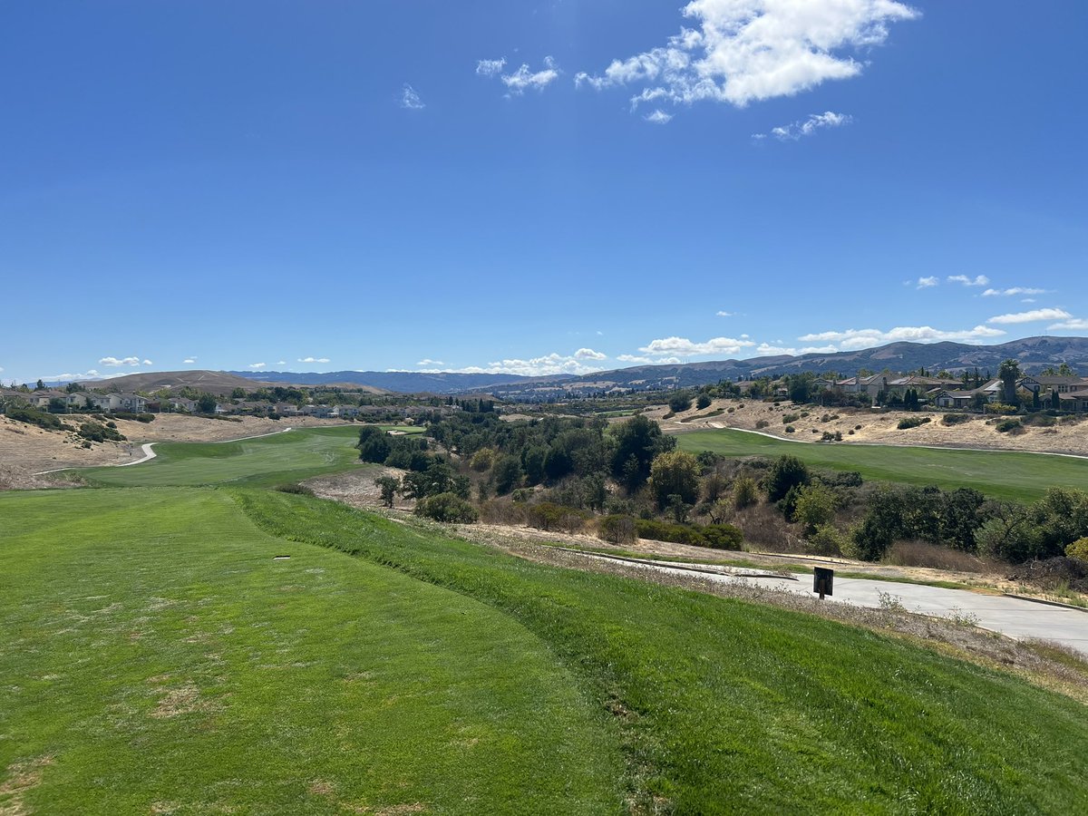Potthoff's tweet photo. Great time golfing with my colleagues at @PIVOTAgency today! 

San Francisco weather is unmatched 😎 #TeamPIVOT https://t.co/LTJ8AV2z8Y