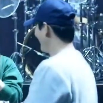 하 날씨가 선선하니 딱 내스탈이다...
박성진생일축하해준다고열심히엉덩이흔드는영케이만큼기분좋음