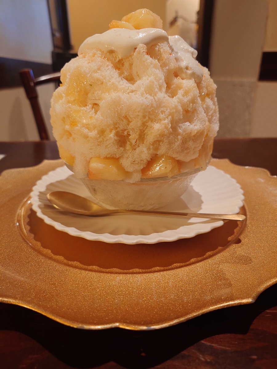 コトコットン@名古屋市鶴舞
「ももと酒かす(純米大吟醸)」(税込2000円)のかき氷なの🤤

薬膳アドバイザー監修による、夏バテ防止をテーマにした一品とのことなの(𓂂꜆◕⩊◕꜀𓂂)