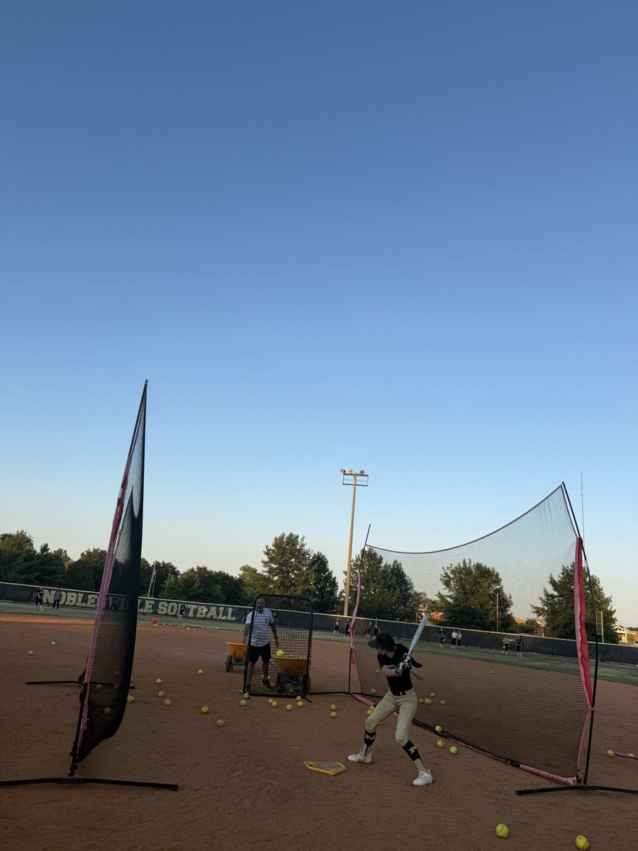 MillerSoftball's tweet photo. Miller Softball getting fall reps 💪🏼 https://t.co/ynr2HlWSo6