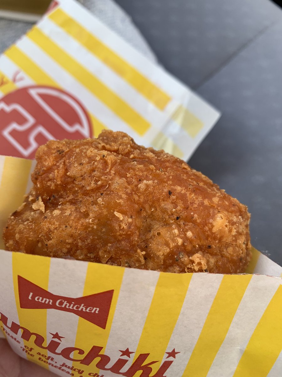 本日のスパイシーチキンです。

評価⭐︎⭐︎++

まだ火曜日🙄
残暑酷いですねー、体調崩しますわこりゃ…

頑張ろう😥

#ファミマ
#スパイシーチキン