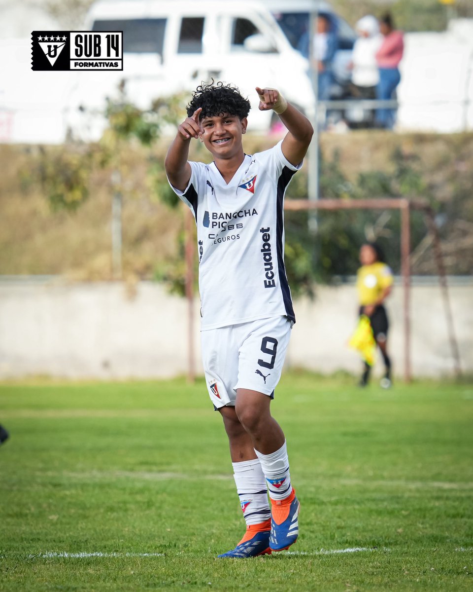 Formativas_LDU's tweet image. U14 | ¡SUMAMOOOOS DE A 3️⃣! ¡Y con 1️⃣1️⃣ golazos de nuestros canteranos! 

⚽️ Keyler Estupiñan (5), Orlay Caicedo (2), Dylan Rojas, Jean Quiñonez, Michael Rodríguez (2)

🆚 #LIGADiegoCalderon 11x2
🏆 #AFNA