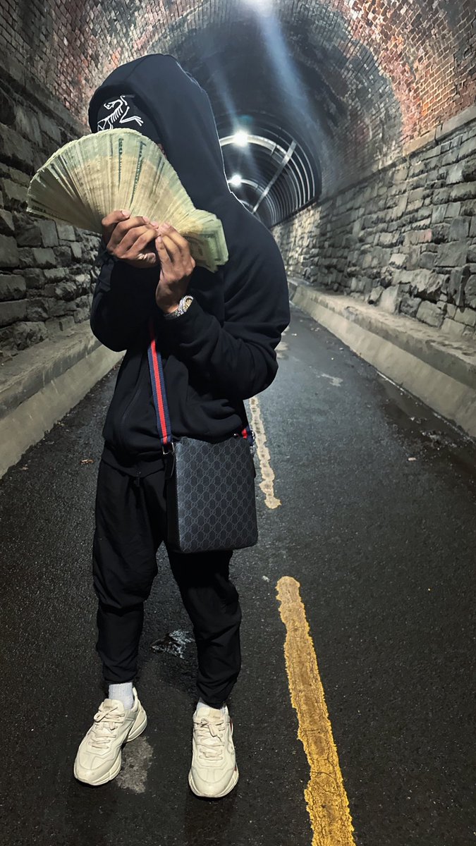 ImRealKTY's tweet photo. Outta town catching racks 2 phones 1 on silent📲 https://t.co/vNA7uKHwtP