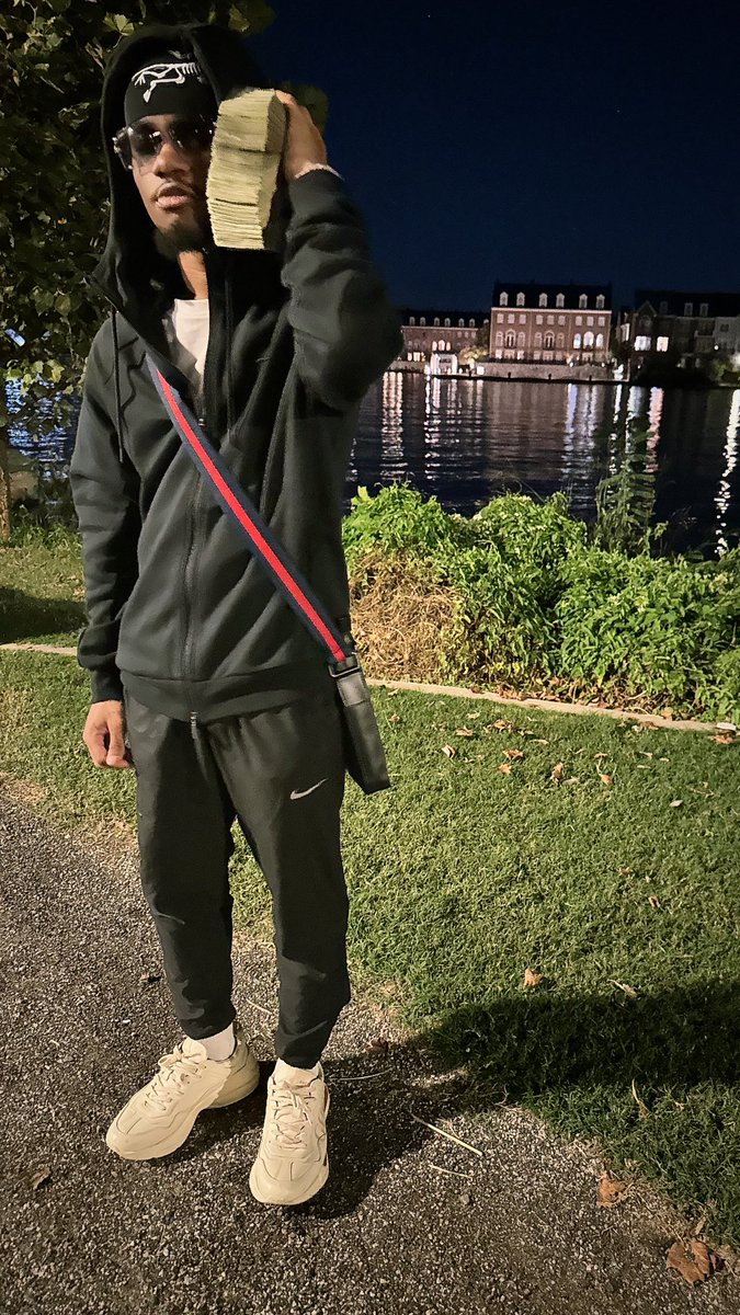 ImRealKTY's tweet photo. Outta town catching racks 2 phones 1 on silent📲 https://t.co/vNA7uKHwtP