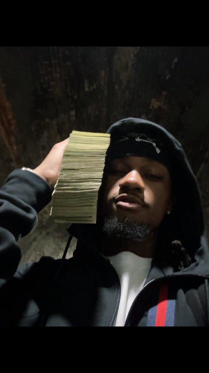 ImRealKTY's tweet photo. Outta town catching racks 2 phones 1 on silent📲 https://t.co/vNA7uKHwtP