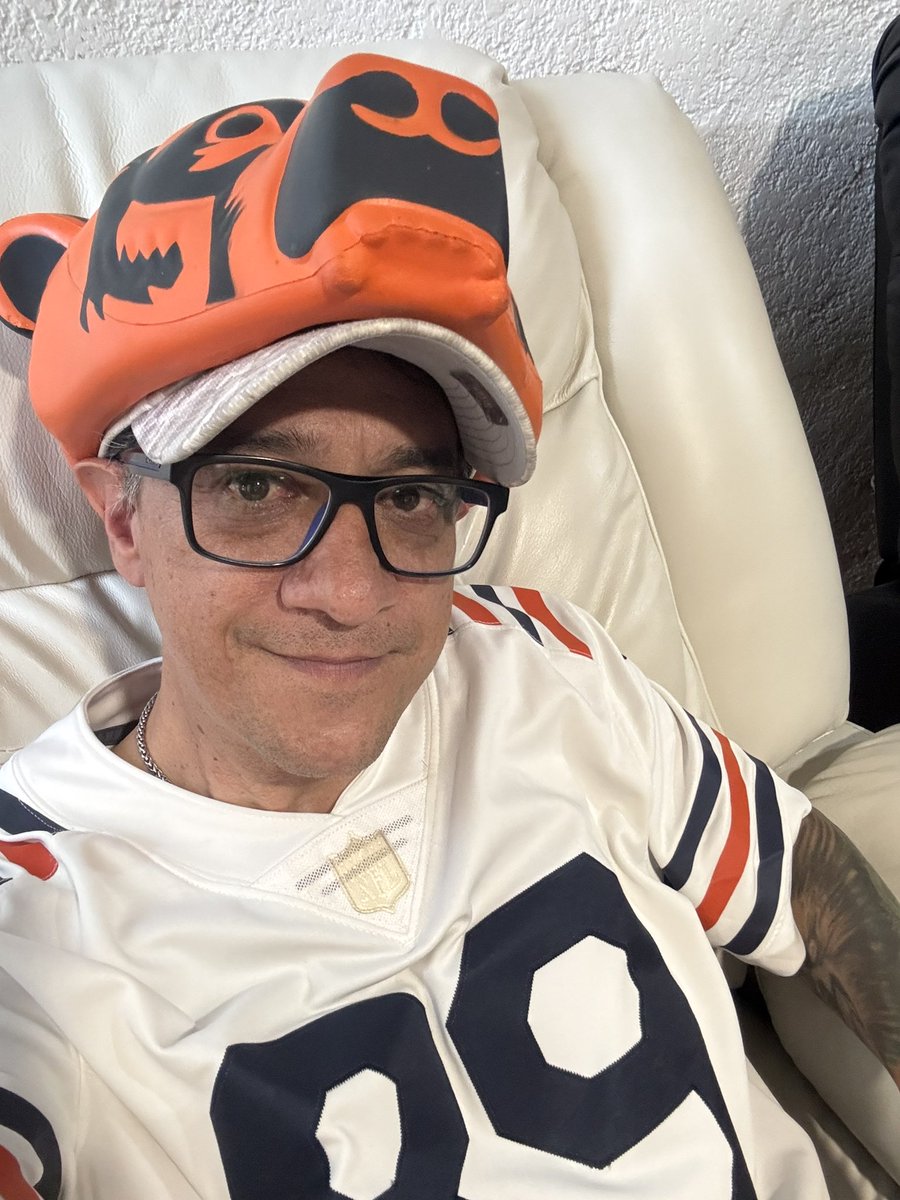 LicDelRivero's tweet photo. #DaCoach was my last minute jersey choice… let’s do this… #DaBears https://t.co/AnoGoYE2mh