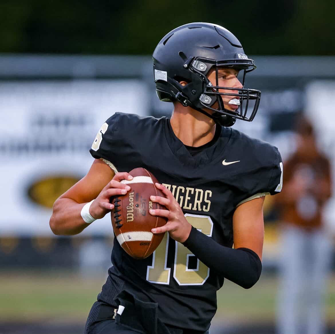 In his first start at quarterback, Blue Valley (5A, 1-0) junior Dan Sogard shined in a 28-21 win over Blue Valley Southwest. Sogard was nearly perfect and completed 20 of 23 passes for 298 yards and 4 touchdowns, leading the Tigers. Under head coach Allen Terrell, Blue Valley