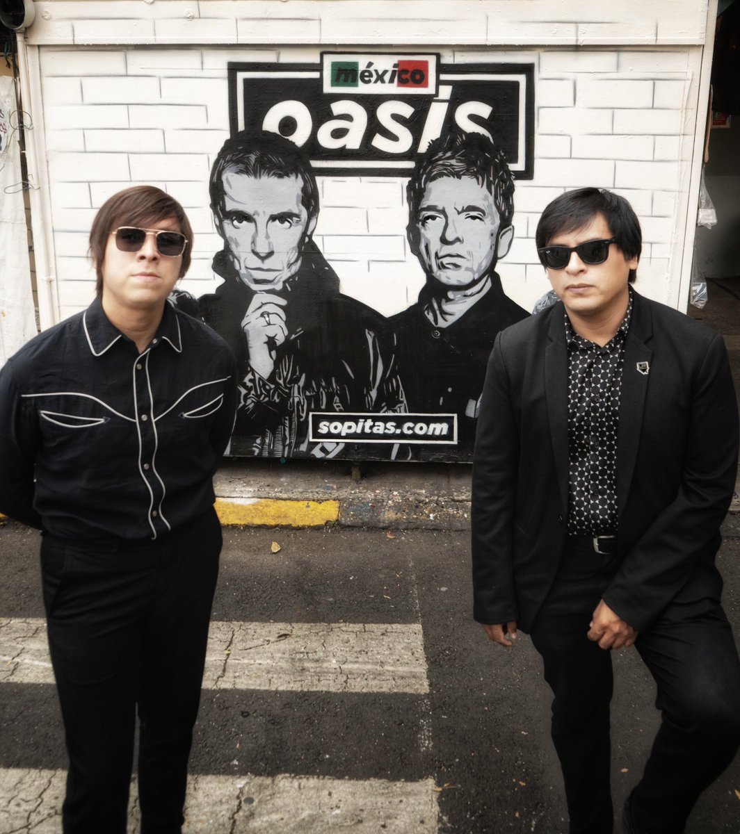 Britpop en las calles de #CDMX 🇲🇽 

#oasis #britpop #mexico <a href="/sopitas/">Sopitas</a> <a href="/sopitasfm/">SopitasFM</a>