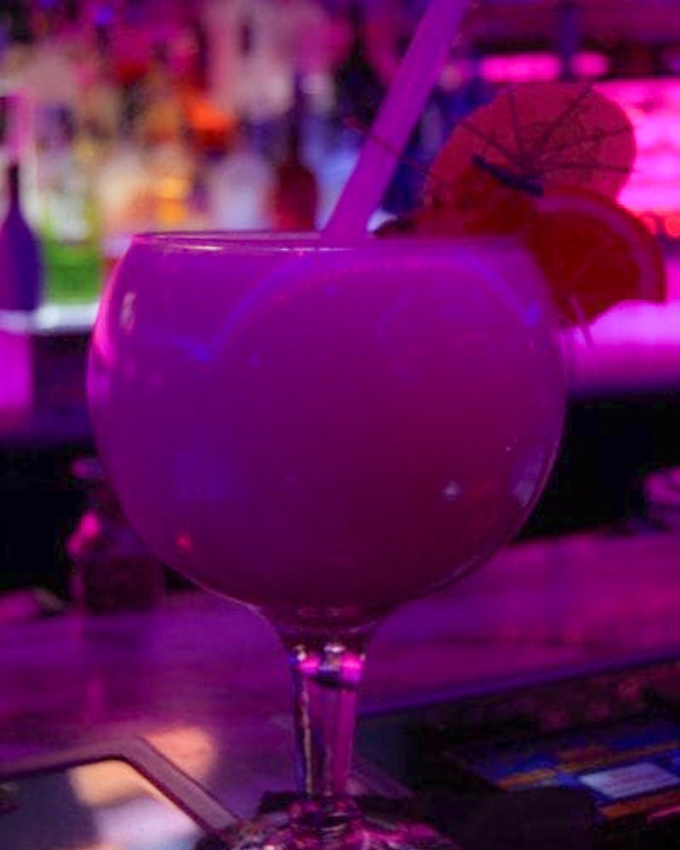 Go big and go neon. 🍹💡
.
.
.
📸: Daniel K.