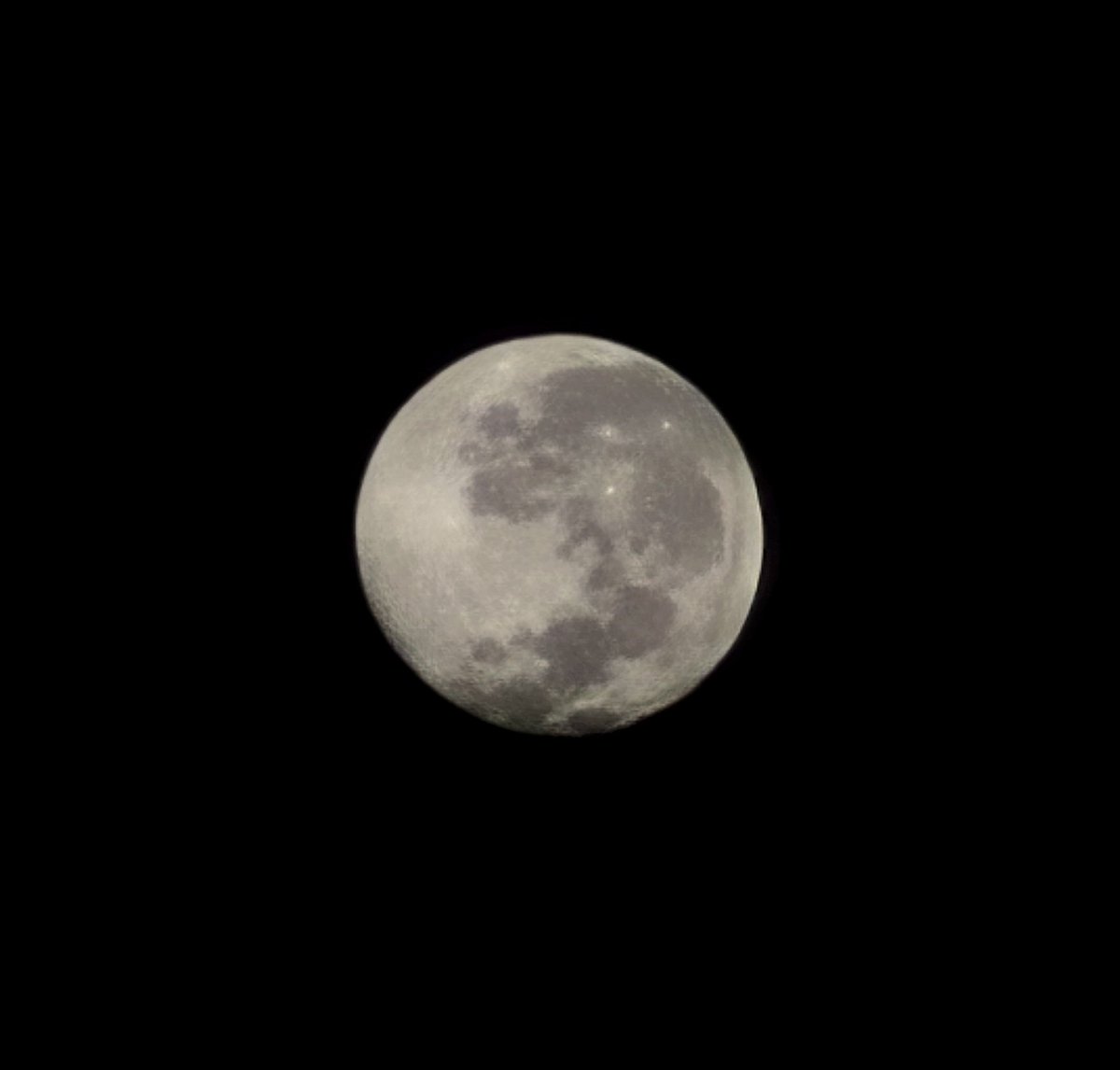 penielark's tweet photo. This moon shot from Chennai reminds how incredible our skies can be. https://t.co/rHww1dbH84