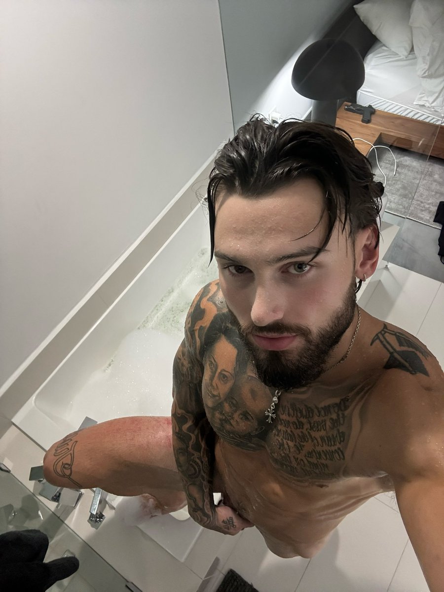 Need a bath buddy ;)
onlyfans.com/fitzexclusive