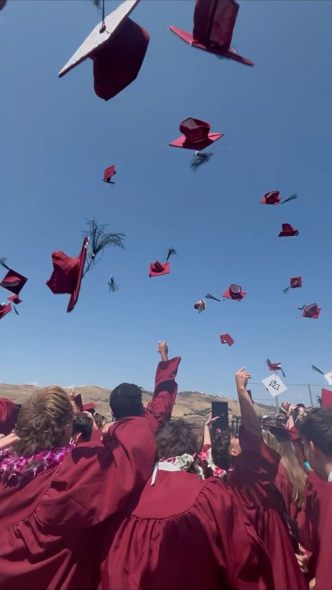 the final chapter of Lessons in Teaching is here. 

thank you all for coming on this journey with me 🥲🥲🥲. 

archiveofourown.org/works/66232117…