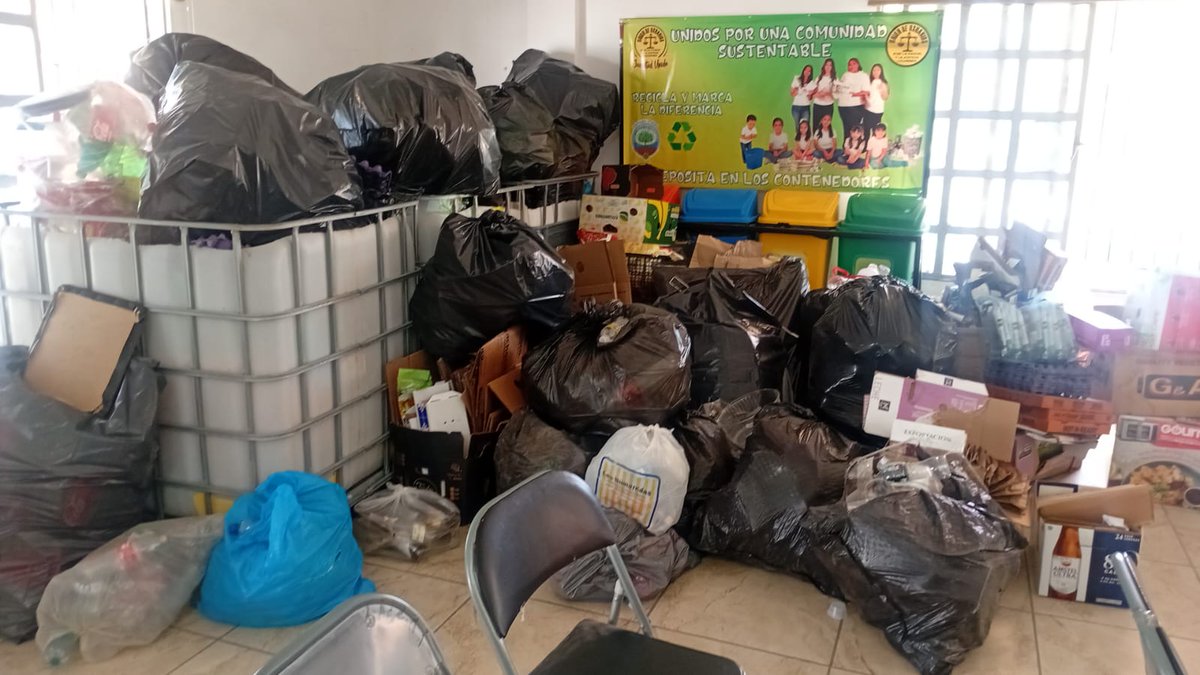 CulturaVerdeAC's tweet image. ✨ El pasado 03 de septiembre, la Unión de Usuarios de Hermosillo, con el apoyo de la comunidad y el esfuerzo ciudadano, realizó la entrega de 1 tonelada en volumen de residuos ♻️🙌

🌱 Gracias a la correcta separación y entrega limpia de estos materiales, pudimos transformarlos…