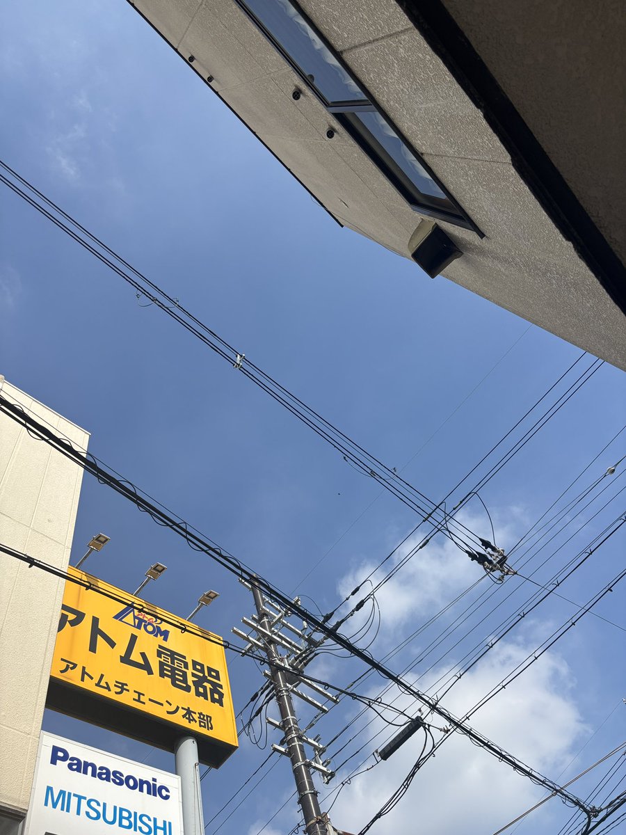 羽曳野は30.5℃ 晴れ 日中は35℃を超える予想です。秋になっても通勤に日傘は欠かせません。本日も頑張ります♪
#企業公式が毎朝地元の天気を言い合う #イマソラ