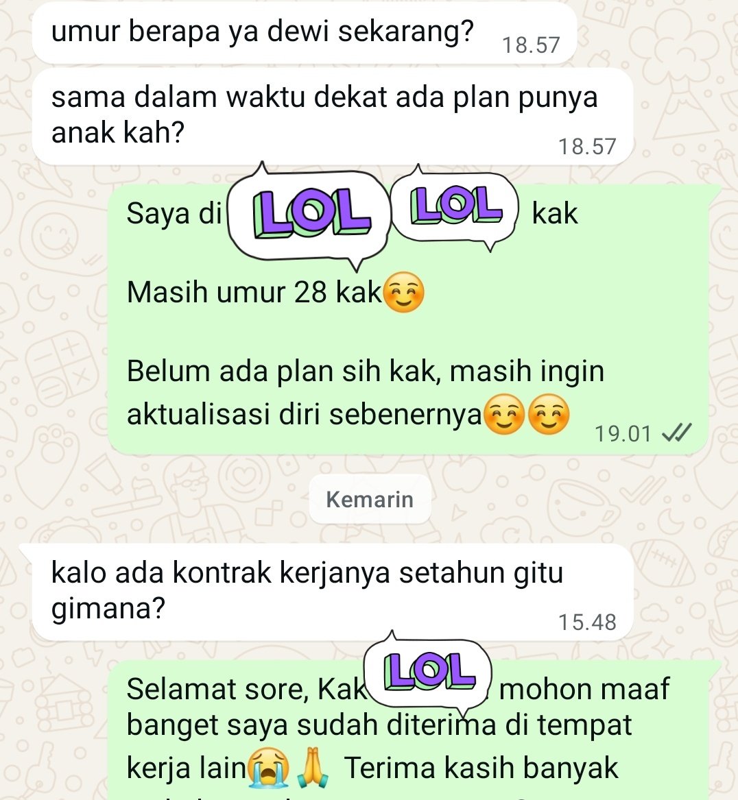 devvidamay's tweet photo. Di-ghosting grgr ngasi tau umur tuh jujur agak sebel ya. Sampe mbatin "tar kalo situ chat lagi, aku uda dapet kerjaan" DOA TERKABUL DONG. Selang 3 hari beneran dapet kerja, trus beneran di-WA.

Kataku mah "cuy kapan lagi dapet anak uner mau digaji umr jateng" wkwk. https://t.co/dvVxEh7Vu5