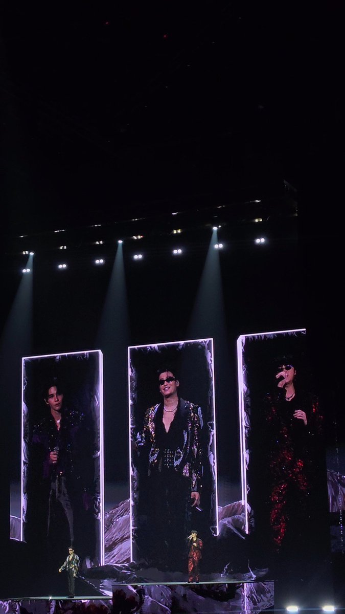 Taecglaz's tweet photo. @jeffsatur @tanont916 ที่สุดเลยยย 💜💙❤️ #NONTEP03_สุรุ่ยสุร่ายCONCERT 
#NONTEP03_DAY4 https://t.co/d8GSRNhDmK