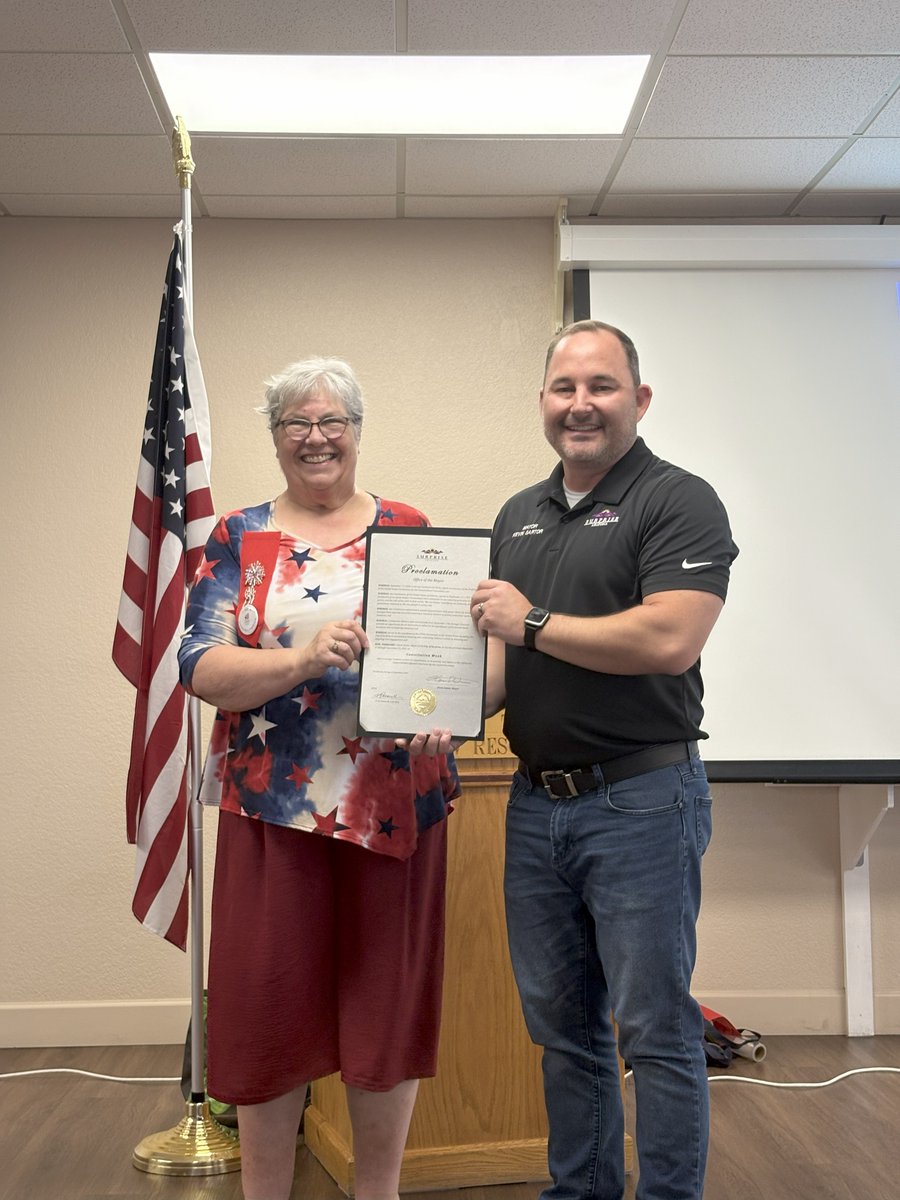 MayorSartor's tweet image. I recently attended a #Surpriseaz Daughters of the American Revolution meeting and presented a Proclamation honoring the week of Sept. 17-23 as Constitution Week. They also held a 📜Constitution Quiz and I know I made my HS Govt. teacher proud. 📝
#connectionmatters