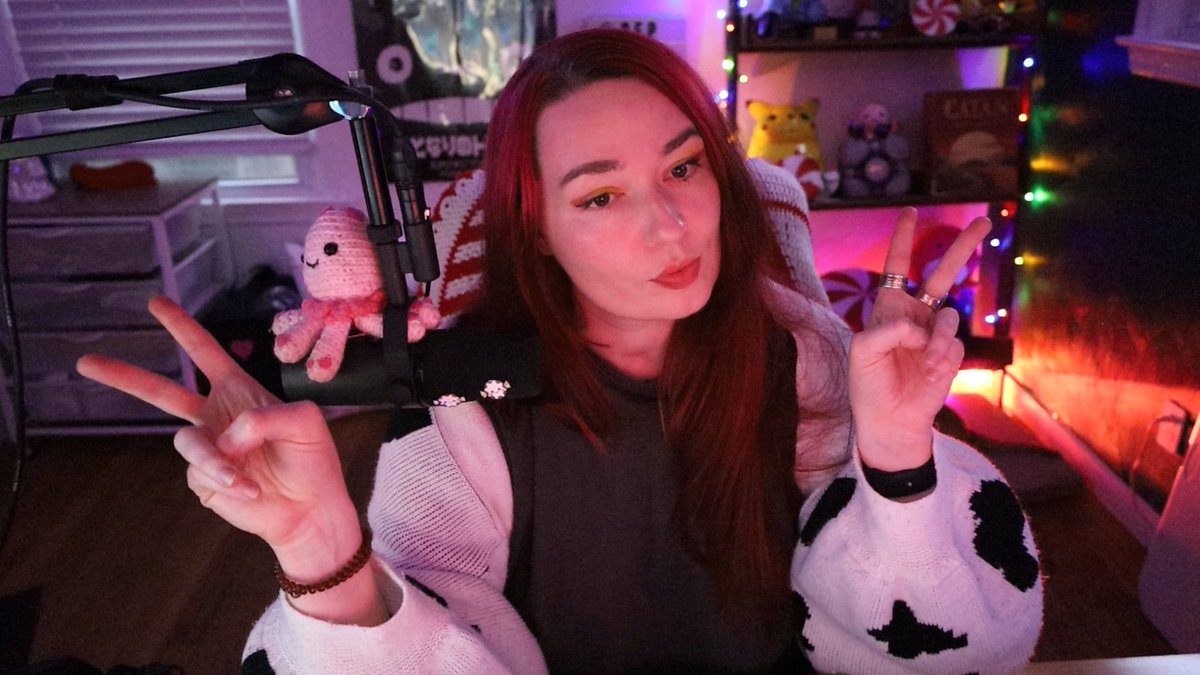 APPARENTLY I LIKE TO LIE ON THE INTERNET BECAUSE WHO KNOWS WHEN I'M  GOING TO FINISH THIS GAME CLAIR OBSCUR .... NOT ME, LIVE NOW