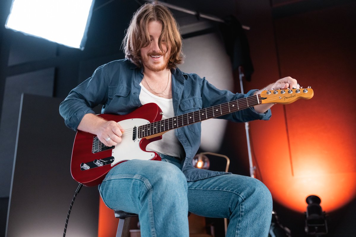 Fender_Official's tweet image. #FenderNews: ギターのチューニングの中でもポピュラーなチューニングの一つ「ドロップDチューニング」。

今回はその方法をメリットとともにご紹介🎸

ドロップDチューニングをマスターすることで音楽の幅がもっと広がるかも！

詳しく見る⏩fendernews.jp/drop-d-tuning-…