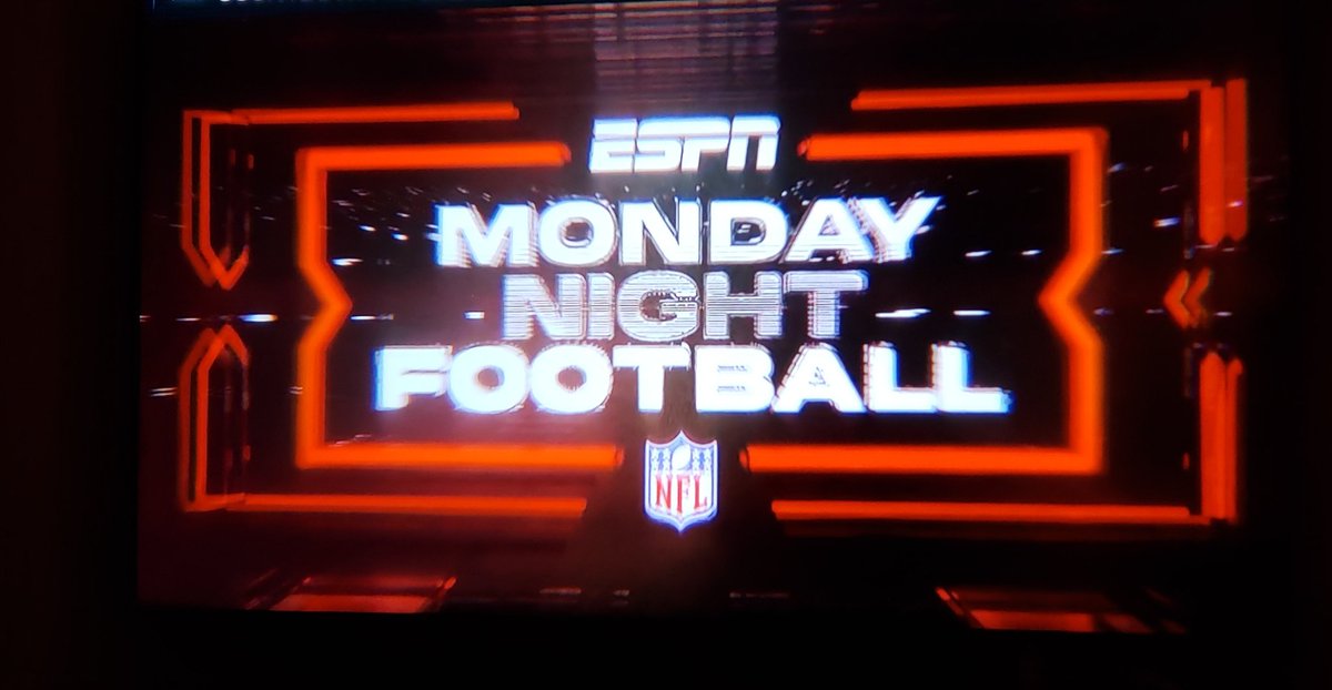It's time folks, 1st #MNF of the season to wrap up week 1 of great #NFL action. The #Vikings come into Chi-Town to take on #Bears. It'll be interesting to see what JJ McCarthy does in a NFC North showdown. #Skol #DaBears #MINvsCHI #MNFxESPN #MondayNightFootball