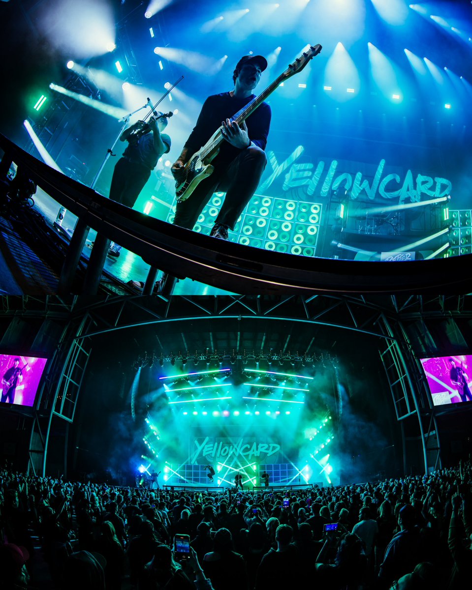 Toronto last night was 🔥

📸 <a href="/joebradyphoto/">Joe Brady</a>