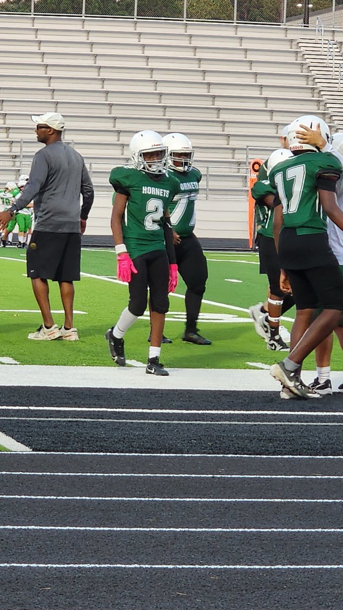 HornetBuzzMPMS's tweet image. Shamar Kimble #2 with a touchdown!
7A Hornets vs Cubs:
Hornets 33
Cubs 6
#MPMS2026 #CheerMPMS #FootballMPMS #HornetNation