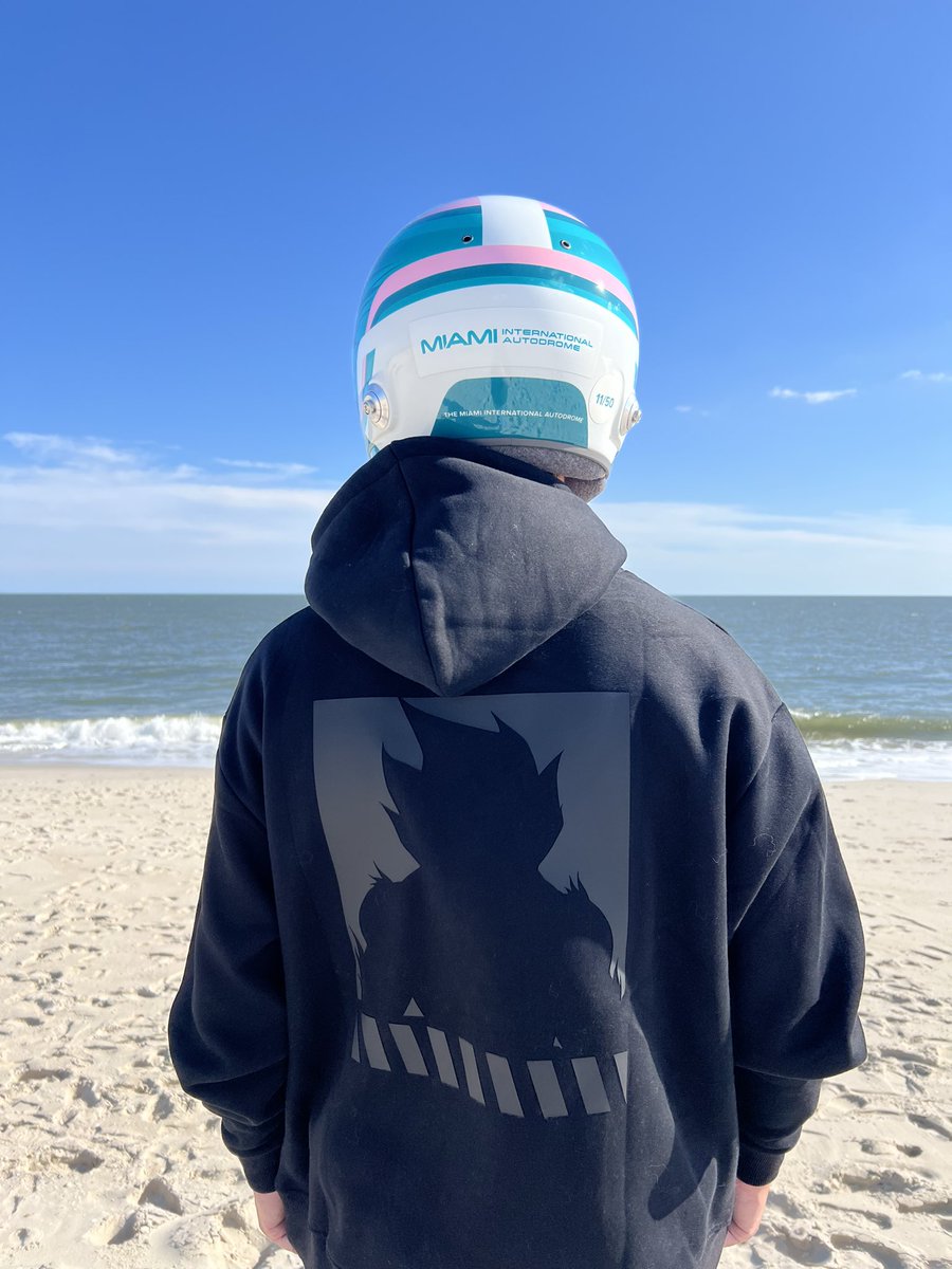 Mclovinfts's tweet image. The Roar to the Finish Line Grand Prize has arrived and it looks absolutely amazing! 🤩

Huge thanks again to @LoadedLions_CDC for all of the opportunities to win such awesome prizes. There is no community like the Pride! 🦁🥂🦁

#Cryptocom #LoadedLions #F1 #Miami #FFTB $LION