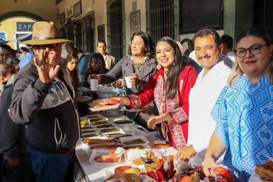 matarubio61's tweet photo. 🌟Desde las 6:00 am recibimos a nuestros artesanos con tamales 🫔, atole de arroz con leche, café y delicioso pan de dulce 🧁.🌟

Es una gran tradición para darles una cordial bienvenida al municipio de tod@s ¡San Pedro Cholula! 

         ¡La cuna del trueque! https://t.co/PY1NIt0soG