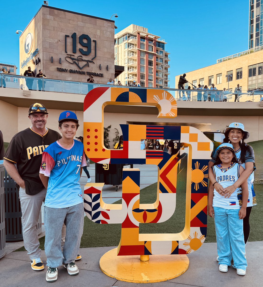 southosidemom's tweet photo. I absolutely love this so much. My family, our Padres, repping my Filipino culture!!! I adore &amp; appreciate you @Padres !!! 🇵🇭✌🏽 #forthefaithful https://t.co/sFbpGX7EJ8