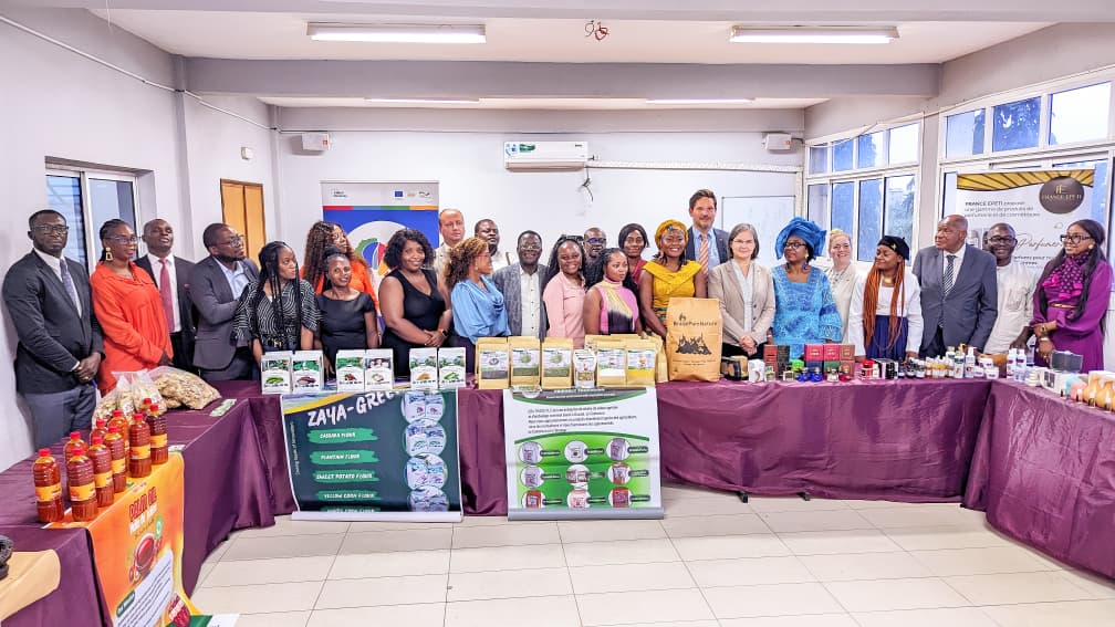 🌿 Closing of the coaching program for 30 women entrepreneurs in the green sector in Douala! 🌿 This Friday, the JFN Hui Center in Douala was alive with innovation and female ambition! Thirty women entrepreneurs, active in the green sector, received their certificates.