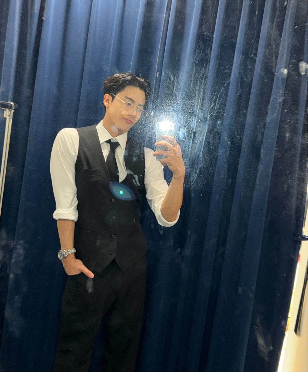 eric sent these pictures on fromm!