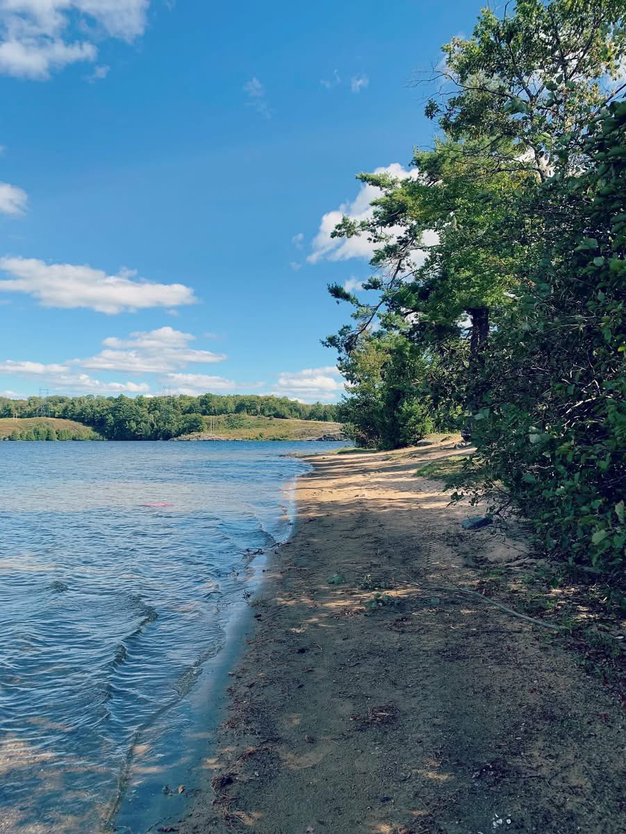 DowneyLaurie's tweet image. Sun &amp;amp; shadows…enjoying the views at Marble Lake 💚💙 #septemberdays #lakelife