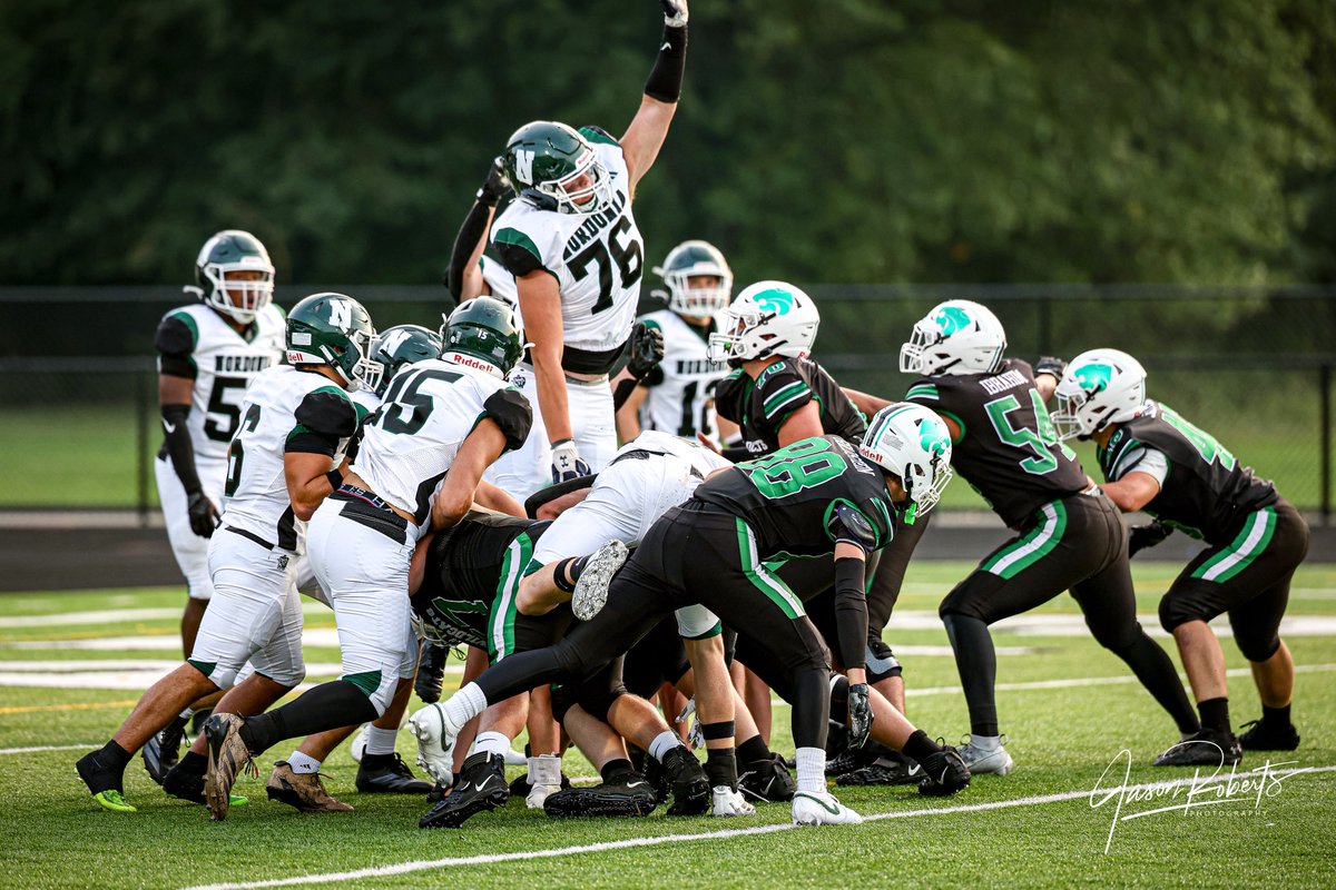JasRobertsPhoto's tweet photo. Nordonia vs. Mayfield Sept 5, 2025 gallery: https://t.co/K9ScfNcjqB @NordoniaBooster @NordoniaSchools @MayfieldFB https://t.co/sEB98t6IfY