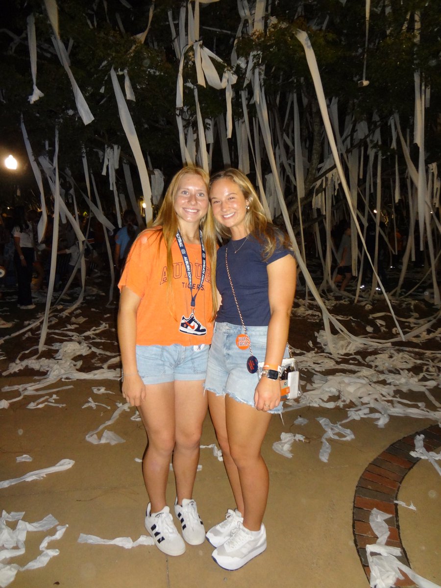 WOW!! What an amazing experience visiting 🦅🦅🦅<a href="/AuburnSoftball/">Auburn Softball</a> !! Had an AWESOME time &amp; the people are even better!!  Loved everything!! Thank you!!
<a href="/KateMalveaux/">Kate Malveaux</a> <a href="/CoachMalveaux/">Chris Malveaux</a> <a href="/rykerzc/">Ryker Zane Chason</a> <a href="/DJSanders37/">Doni Jeneé</a> <a href="/savannaparker12/">Savanna Parker</a> <a href="/Garrett_Siemek3/">Garrett Siemek</a>  &amp; a special ❤️ to my GREAT host <a href="/AlyssaNH12/">Alyssa Hastings</a>