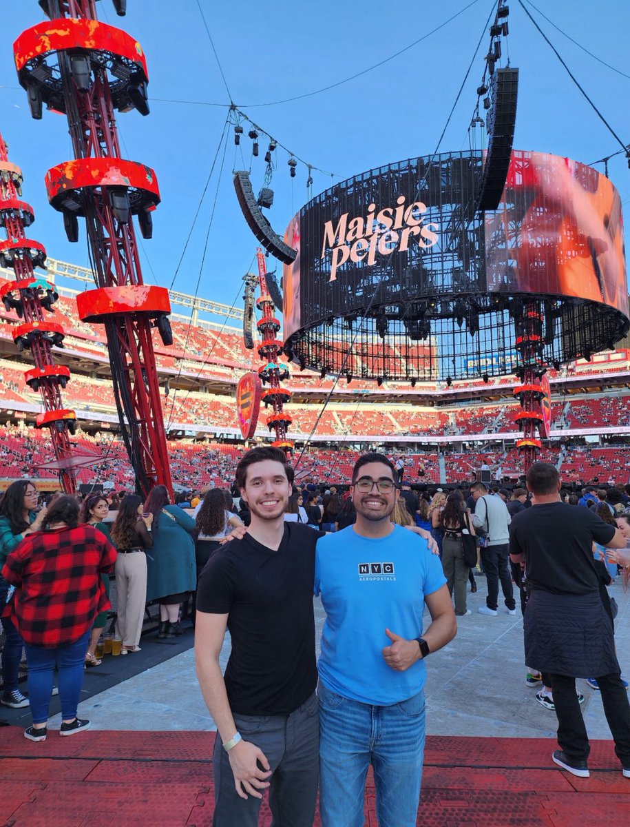 danielrobreno's tweet photo. Ayer acabó el Mathematics Tour, y con ello se van 15 años de música, recuerdos y vivencias... No puedo evitar sentirme nostálgico. Estoy muy agradecido con la vida de que me dio la oportunidad de ir a dos de esos conciertos!!!
Se viene una nueva Era!! #EdSheeran ➕✖️➗🟰➖ https://t.co/Ico7M8XZ3y