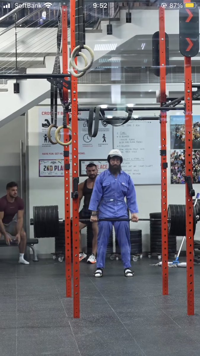 インスタでよくみる重いバーベル簡単に持ち上げる清掃員のおじさん何者なの？