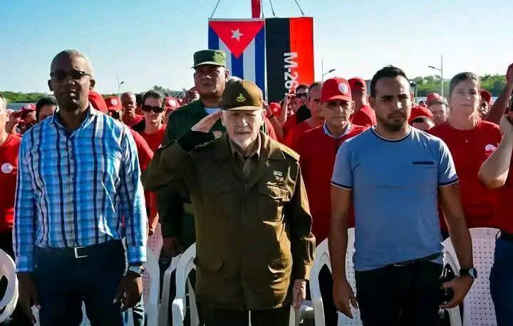 QueipoRuiz's tweet photo. Inaugurado este lunes dos nuevos parques fotovoltáicos con una capacidad de generación de 21.8 MW cada uno en #HolguínSí , Providencia y Antilla 1  con la presencia del Comandante de la Revolución Ramiro Valdés Menéndez.  Por #Cuba Venceremos. #HonorHolguinero https://t.co/aV9M6XYhIq