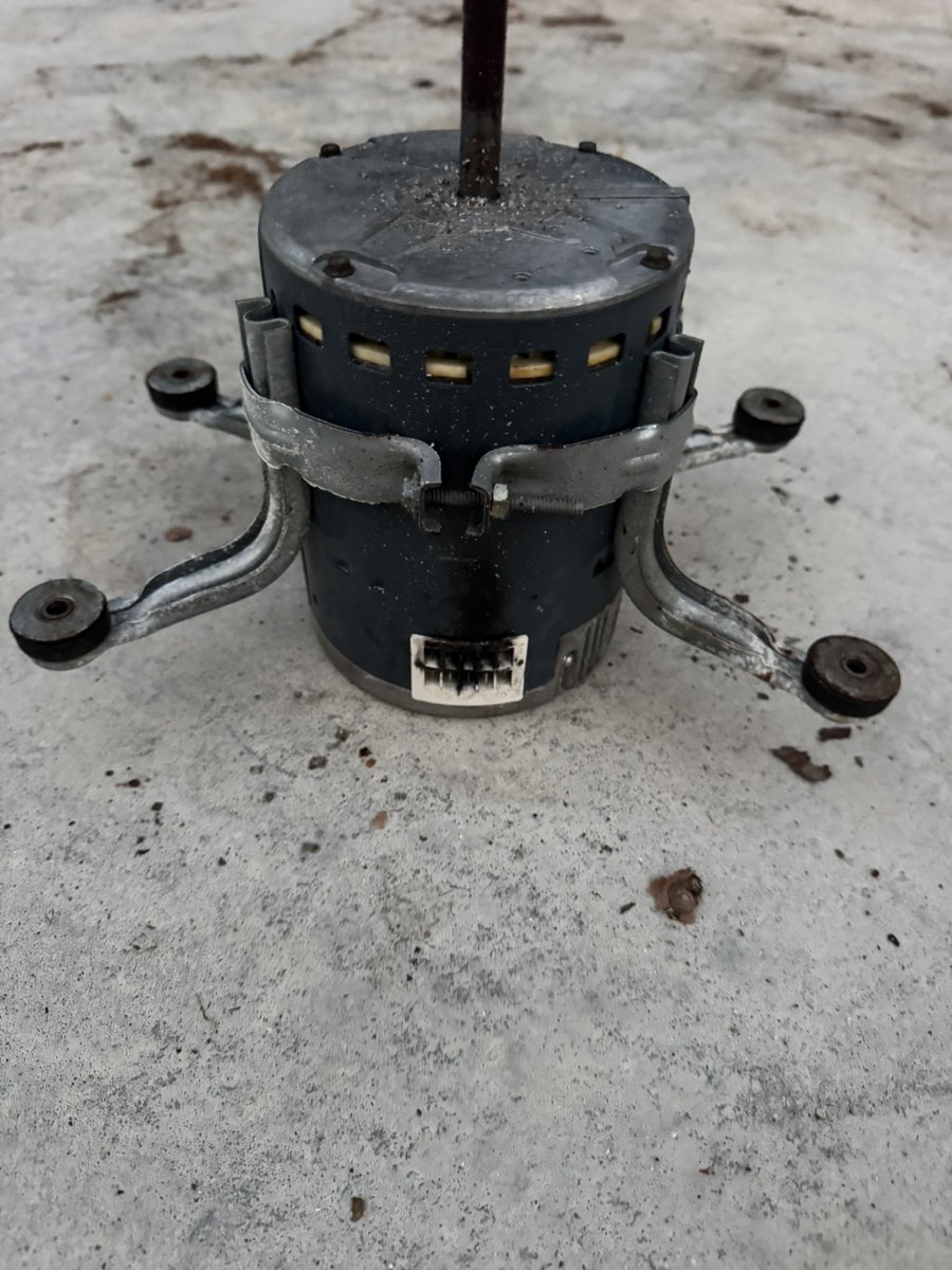 SpringFed_Farms's tweet image. And for tonight’s vocation. HVAC tech.