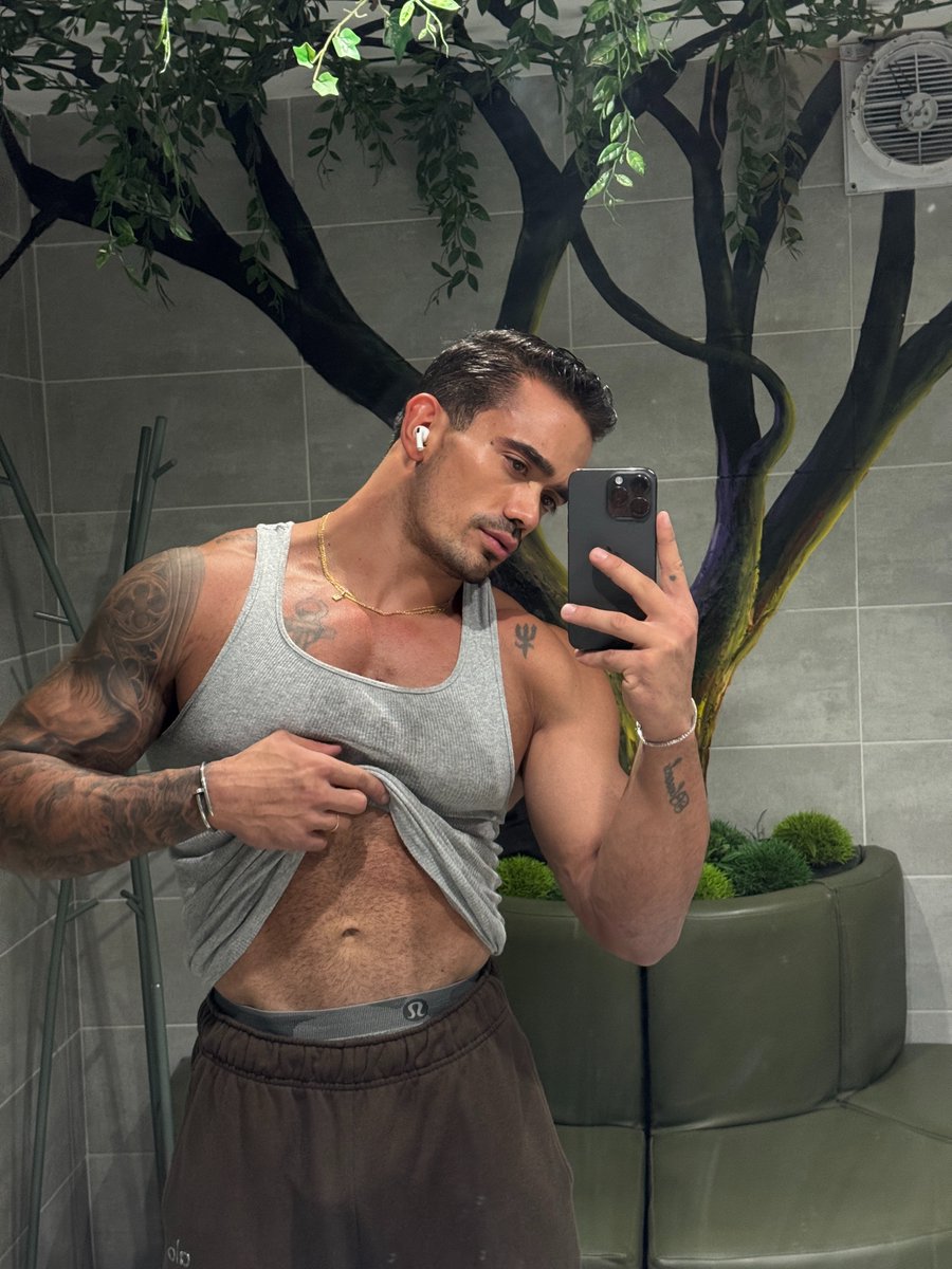 Dom Aiden tweet media