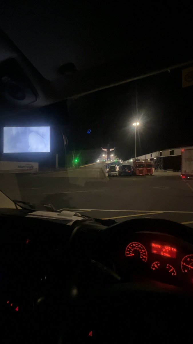 Johnner97's tweet photo. @carvillshill Congratulations and Thanks very much Dennis it was my pleasure we’ve just touched down in cairnryan waiting to board ferry home with a very happy horse 💪🏻🥇🇮🇪🇬🇧 https://t.co/BoSxpYTwYP