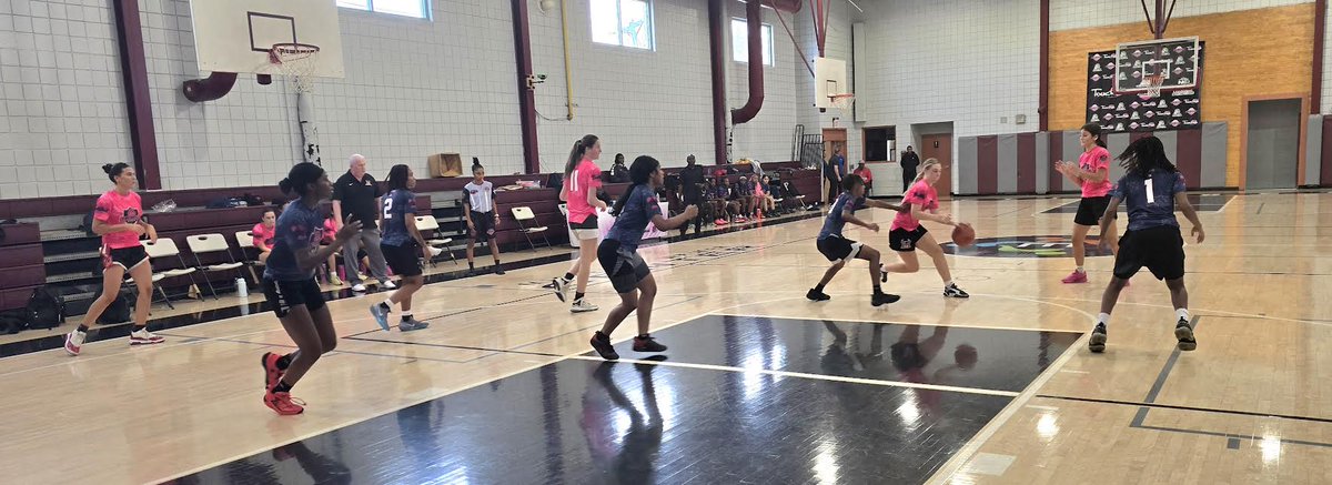 Great to be back in Elizabeth for Session 2 of the reknown &amp; unmatched girls HS off-season league
<a href="/NoBoyzAllowedBB/">No Boyz Allowed</a> here with the founder ...the famous 
CC <a href="/MastersOfBball/">MastersOfBasketball</a> and my tax write-off.

Fiery fun crowds, excellent poppin' uniform colors &amp; timeless logo (&amp; a "real food"