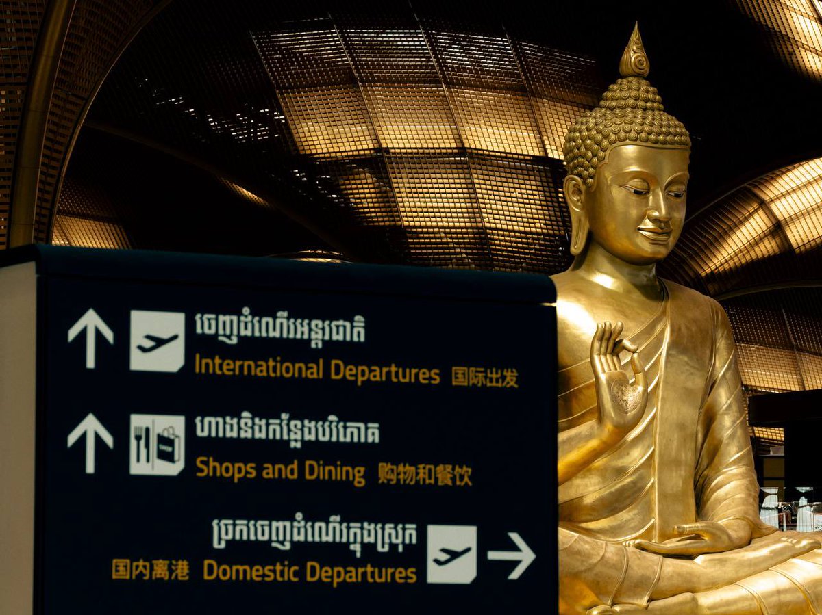 Dr_Hunmanet_PM's tweet photo. អបអរសាទរអាកាសយានដ្ឋានអន្តរជាតិតេជោ ដែលបានចាប់ផ្តើមដំណើរការបម្រើសេវាកម្មហោះហើរជូនភ្ញៀវជាតិ និងអន្តរជាតិ តភ្ជាប់ជើងមេឃកម្ពុជាទៅកាន់ពិភពលោកកាន់តែធំ និងទូលាយ​ជាងមុន។

វិស័យអាកាសចរ គឺជាមធ្យោបាយធ្វើដំណើរដឹកជញ្ជូនមួយក្នុងចំណោមមធ្យោបាយជាច្រើន ដែលអាចភ្ជាប់ទំនាក់ទំនងរបស់អ្នកទេសចរណ៍ ធុរកិច្ច នយោបាយ និងបេសកកម្មពហុបំណង និងជាប្រភពសេដ្ឋកិច្ចយ៉ាងសំខាន់សម្រាប់ប្រទេស ពិសេសឈរលើគោលនយោបាយយ៉ាងជាក់លាក់ក្នុងការទាក់ទាញការវិនិយោគ ទំនាក់ទំនង កាទូត និងគោលដៅផ្សេងៗរាប់មិនអស់។ អាស្រ័យហេតុនេះ កម្ពុជា ក៏បានពង្រឹង និងពង្រីកខ្លួនយ៉ាងសកម្មក្នុងការកសាងអាកាសយានដ្ឋានកម្រិតអន្តរជាតិនេះ ដើម្បីចូលរួមចំណែកក្នុងការបម្រើដល់សេចក្តីត្រូវការ កំណើននៃការធ្វើដំណើរ តភ្ជាប់ទំនាក់ទំនងយ៉ាងសកម្មរបស់អ្នកដំណើរ ពិសេសការតម្រង់គោលដៅមកកាន់កម្ពុជា។

រាជធានីភ្នំពេញ ថ្ងៃអង្គារ ទី៩ កញ្ញា ២០២៥

Celebrating the official launch of Techo International Airport, which will begin operating flight services for national and international travelers, further broadening Cambodia's connection to the world.

The aviation sector is one of many ways to connect tourists, businesses, political networks, and multi-purpose missions. As a major source of national revenue, it is driven by targeted policies to attract investment, strengthen diplomatic relations, and promote other destinations. Therefore, Cambodia has actively expanded and upgraded its international airports to meet growing travel demand, enhancing connectivity for travelers, especially those visiting Cambodia.

Phnom Penh, Tuesday, 9 September 2025

#ហ៊ុនម៉ាណែត #Hunmanet #កម្ពុជា #cambodia #សន្តិភាពនៅកម្ពុជា #peaceincambodia