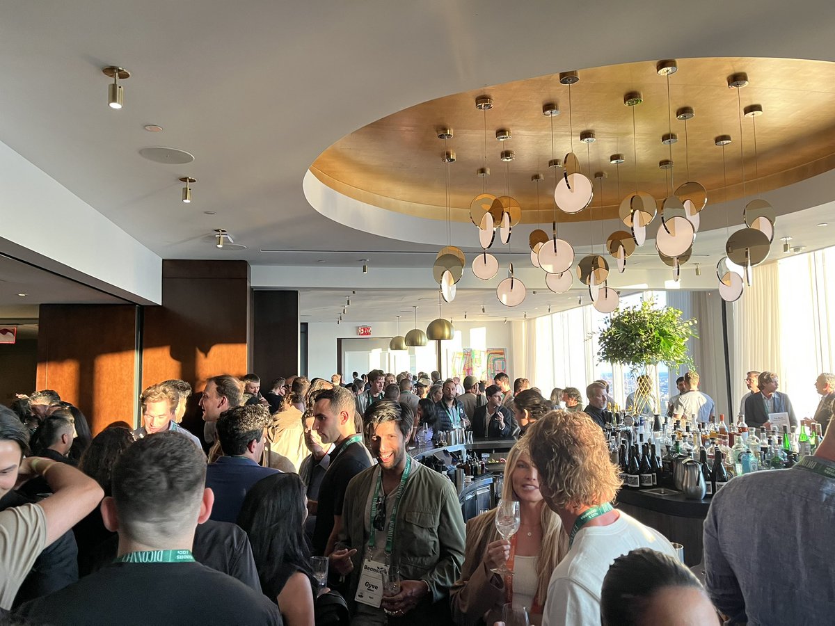 Night 1 at <a href="/beanstalkHQ/">Beanstalk</a> off to a great start catching up with the <a href="/fulfilio/">Fulfil</a> community IRL!

<a href="/MehtabKarta/">Mehtab | Karta Ventures</a> 
<a href="/rohitnathany/">Rohit Nathany</a> 
<a href="/BraedenPauls/">Braeden Pauls</a> 

DM me if you want to meetup this week in Brooklyn!